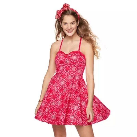 Marvel Captain America Cross-Back Graphic Dress, Junior M Size - Picture 2 of 8